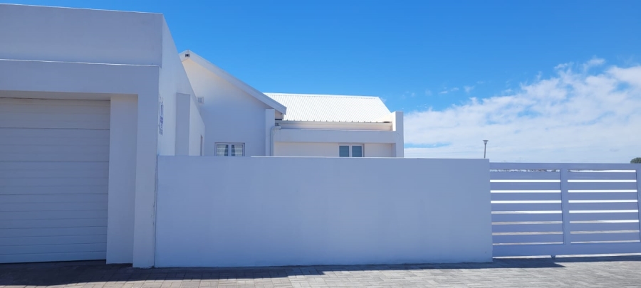 4 Bedroom Property for Sale in Golden Mile Western Cape